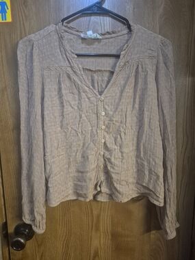 Hippy Rose Light Taupe Button-Front Women's Blouse.   BOX 46